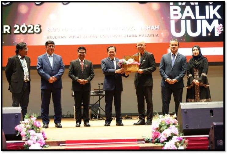 DR. AHMAD MASLAN SUMBANG RM20,000, SERU ALUMNI UUM JADI PEMBINA MASYARAKAT